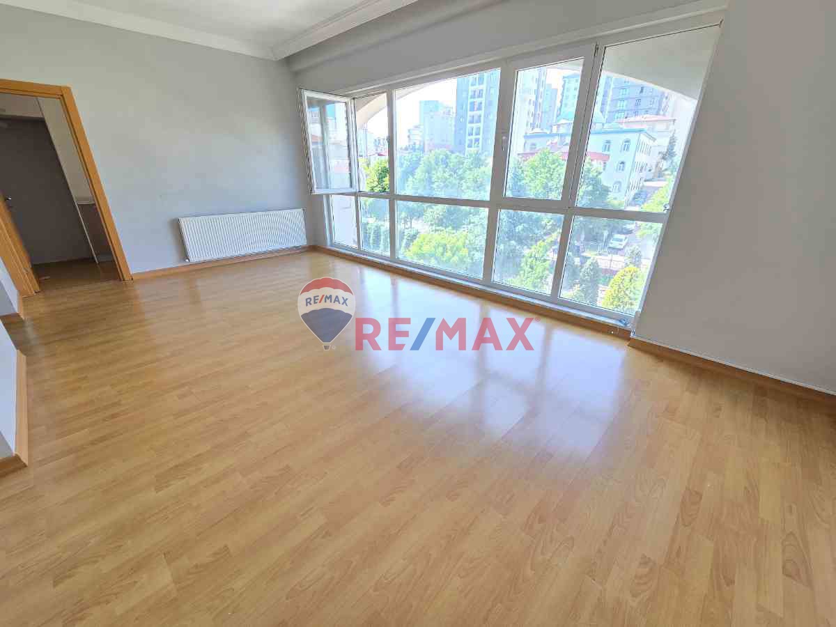 REMAX'DAN TAN ROYALPARK SITESI İSKANLI GÜVENLIK K.OTOPARKLI BOŞ