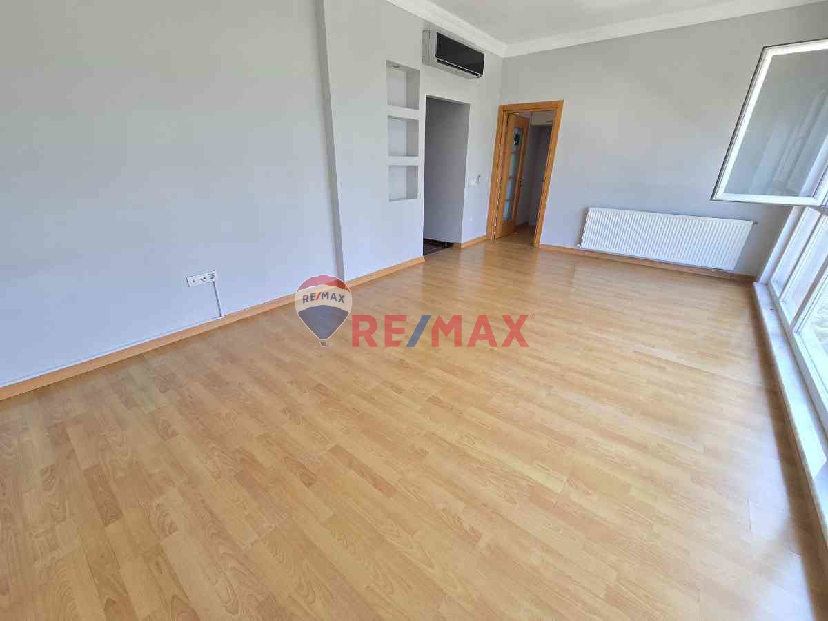 REMAX'DAN TAN ROYALPARK SITESI İSKANLI GÜVENLIK K.OTOPARKLI BOŞ