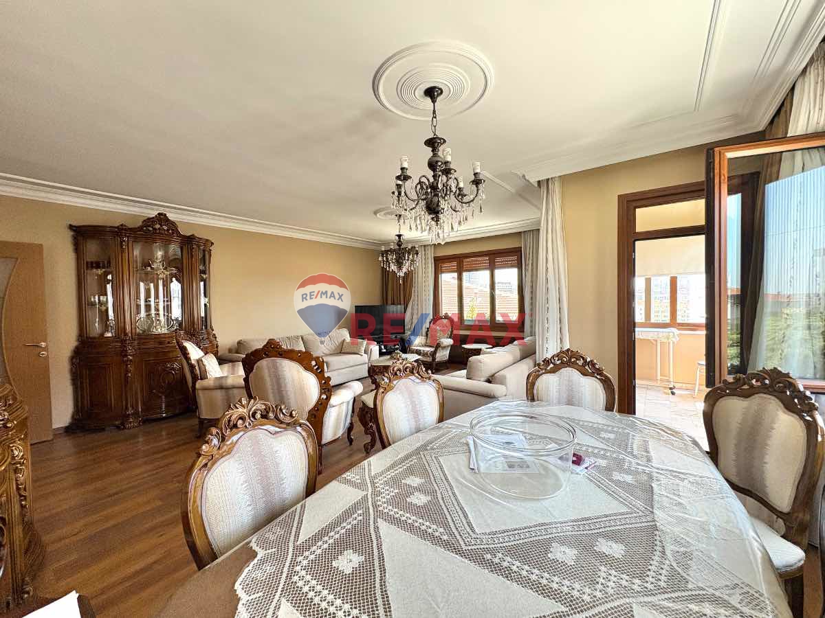 ACIBADEM NAKKAŞ SOKAK'TA 130 M2 3+1 YATIRIMLIK DAİRE