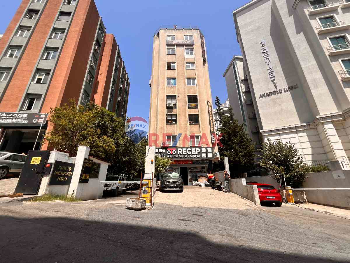 BOSTANCI SANAYI SITESI YANI METROYA YAKIN GENIŞ KIRALIK OFIS