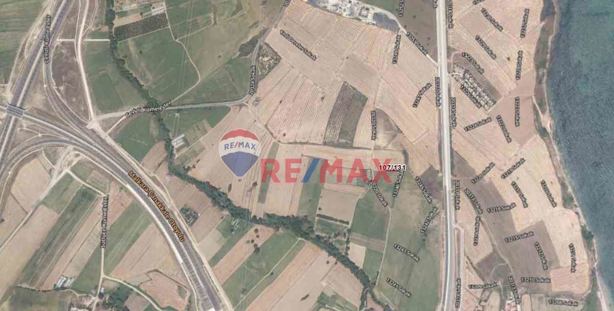 GELİBOLU SÜTLÜCE KÖYÜNDE 634 M2 İMARLI KÖPRÜ MANZARALI ARSA 