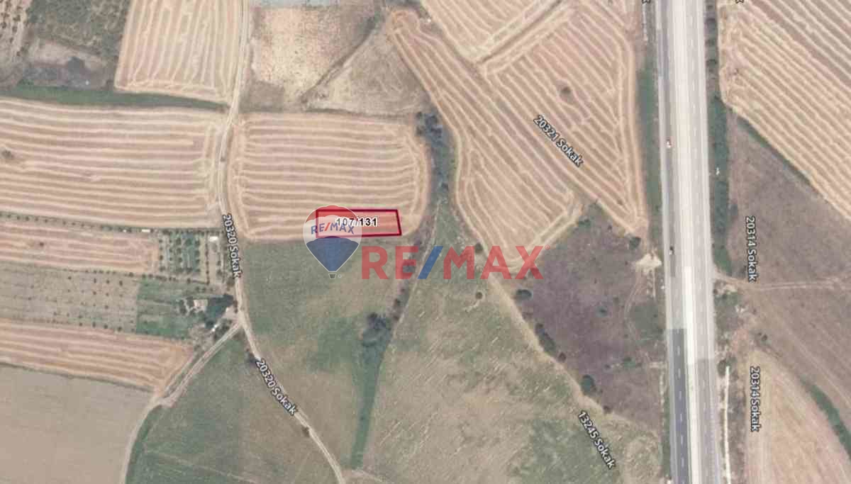 GELİBOLU SÜTLÜCE KÖYÜNDE 634 M2 İMARLI KÖPRÜ MANZARALI ARSA 