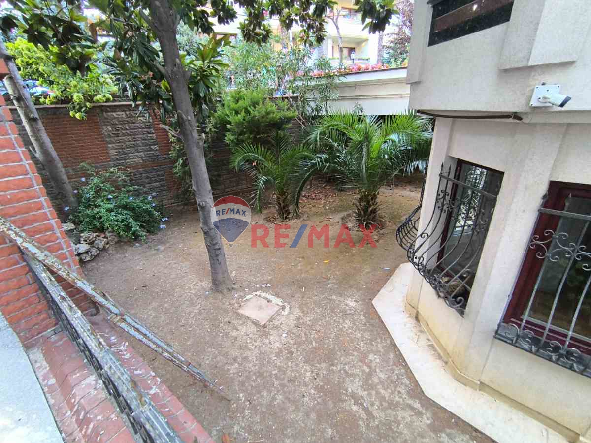 FLORYA BASINKÖY'DE HAVUZLU-KAPALI OTOPARKLI SATILIK 4+1