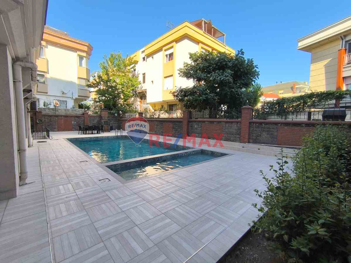 FLORYA BASINKÖY'DE HAVUZLU-KAPALI OTOPARKLI SATILIK 4+1