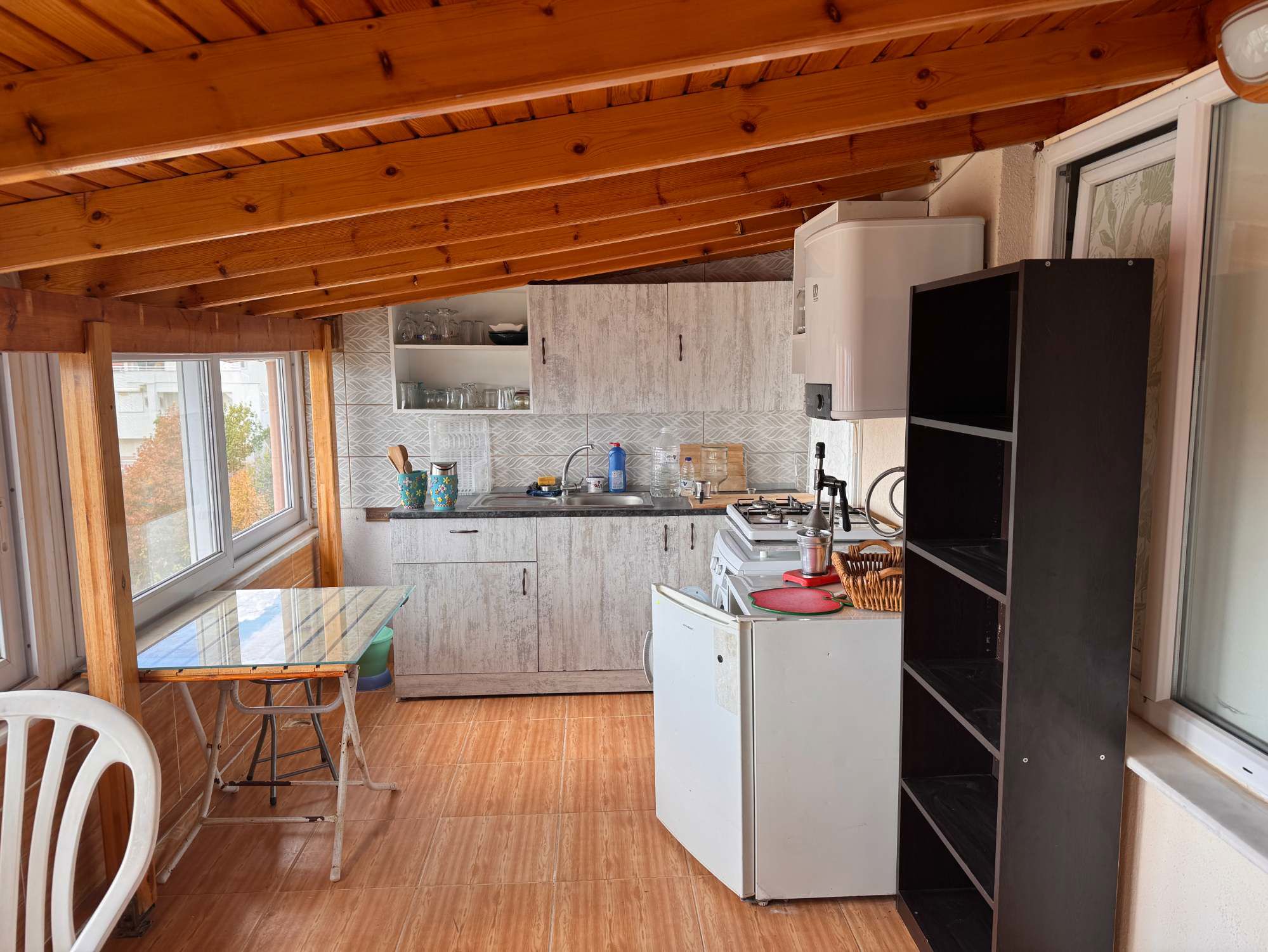 GÜLBAHÇE GÜMÜŞKOYDA DENIZE 50 M EŞYALI KIRALIK 1+1 DAIRE