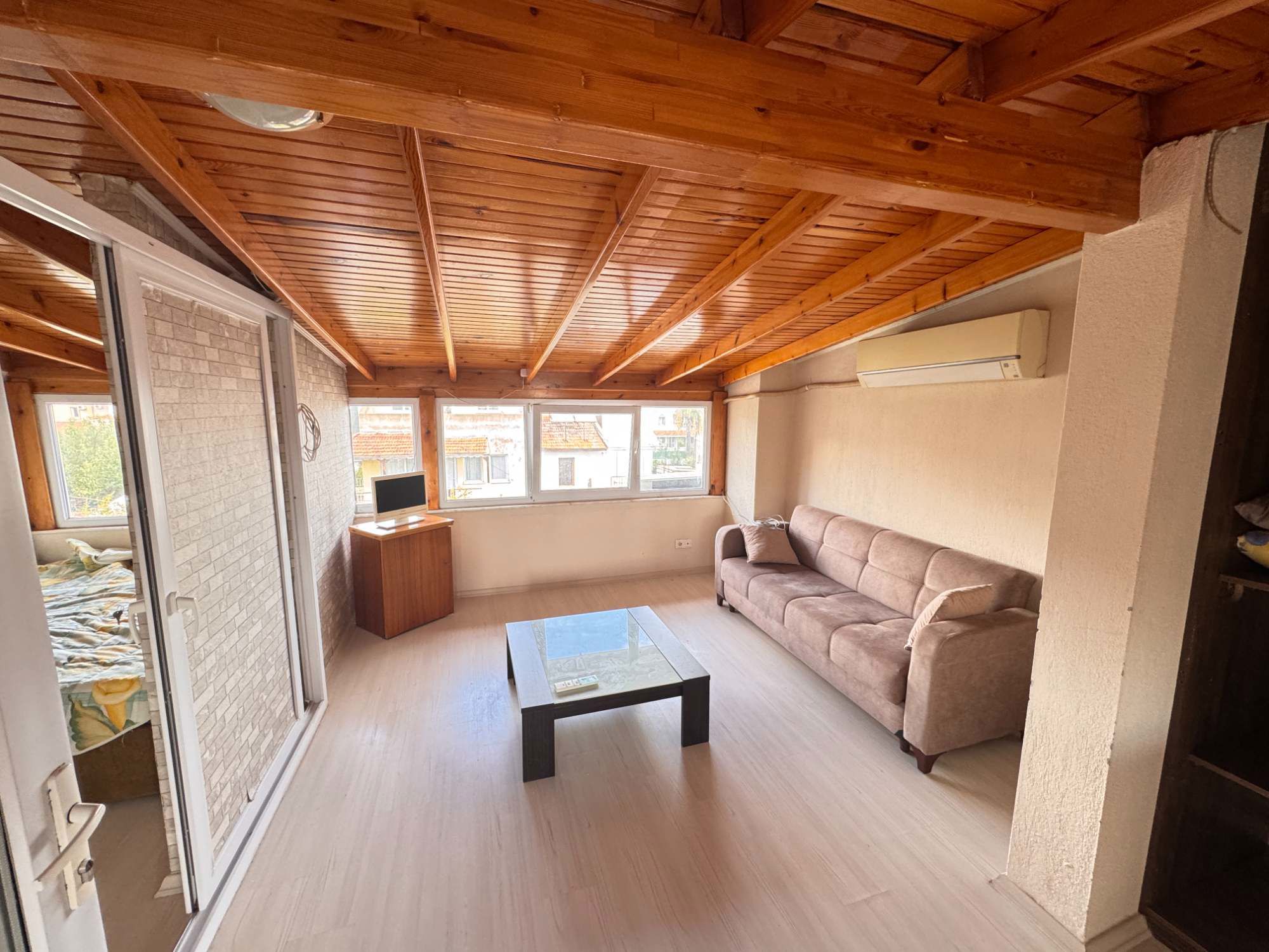 GÜLBAHÇE GÜMÜŞKOYDA DENIZE 50 M EŞYALI KIRALIK 1+1 DAIRE