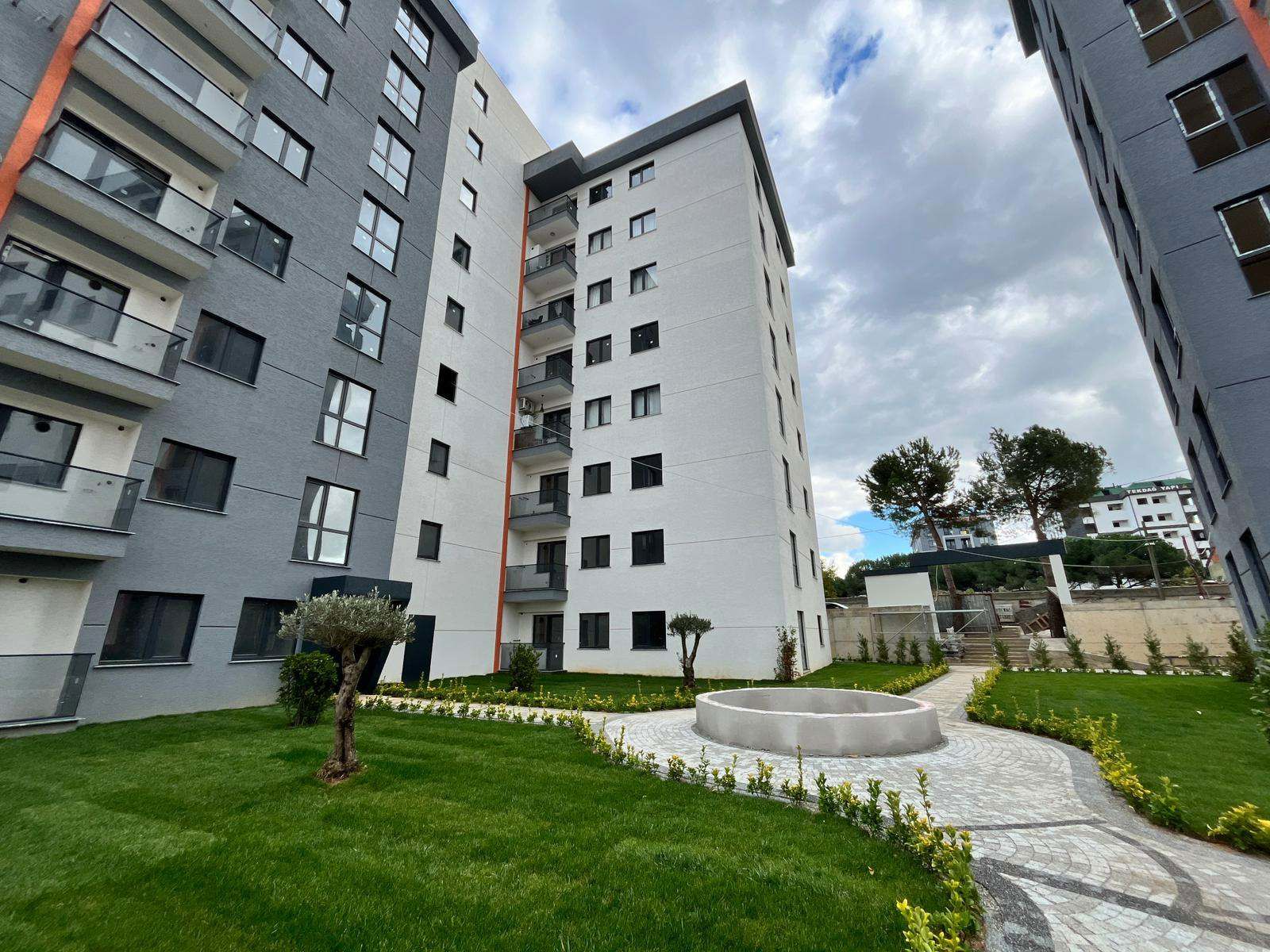 SULTANBEYLINDE SITE IÇERISINDE KAPALI OTOPARKLI 3+1 DAIRE