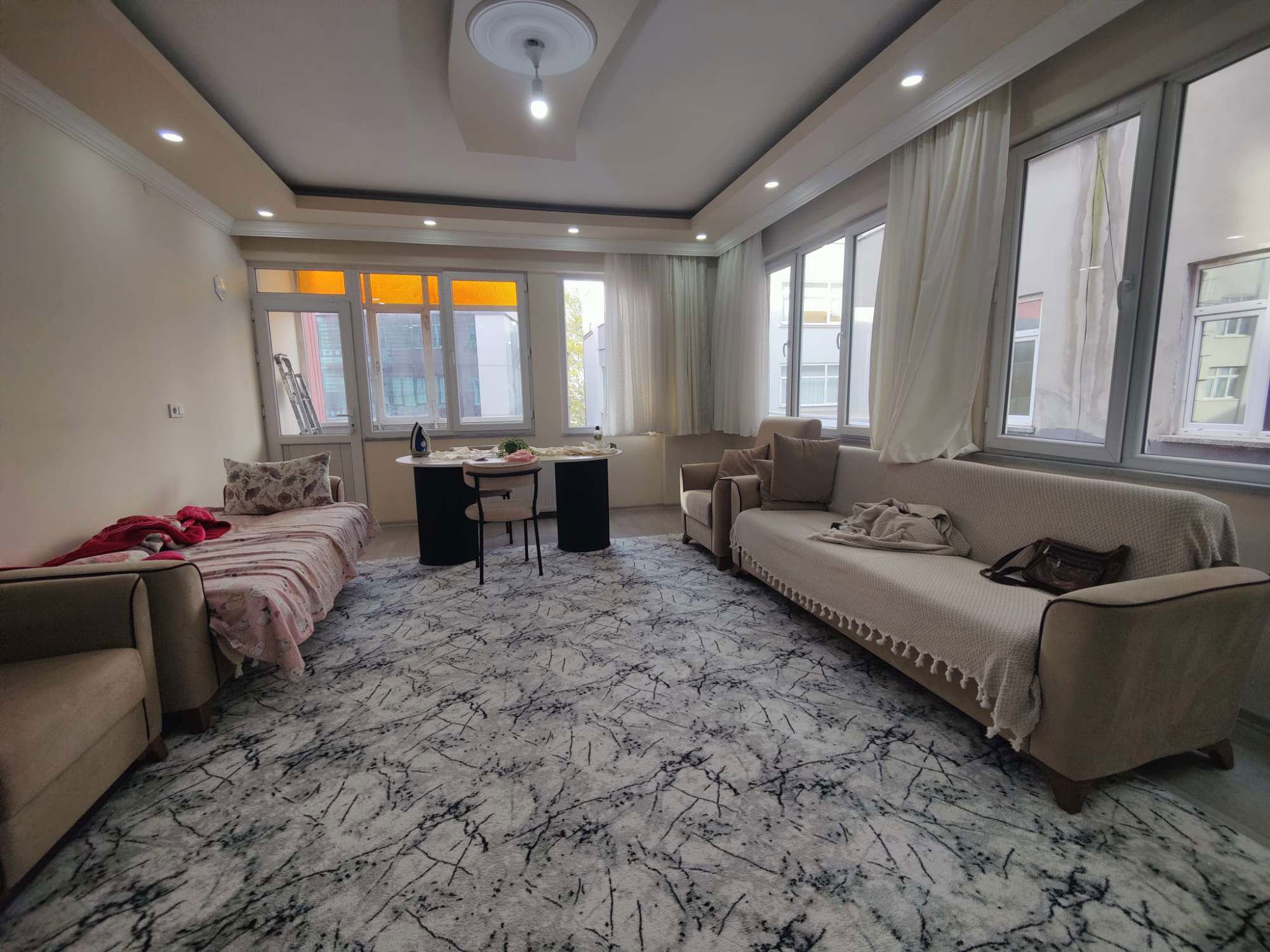 ÇARŞI MAHALLESİ MEYDANA ÇOK YAKIN ARSA PAYI YÜKSEK SATILIK DAİRE