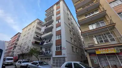 REMAX NEPTÜNDEN DEMETEVLER MERKEZDE 3+1 SATILI DAİRE