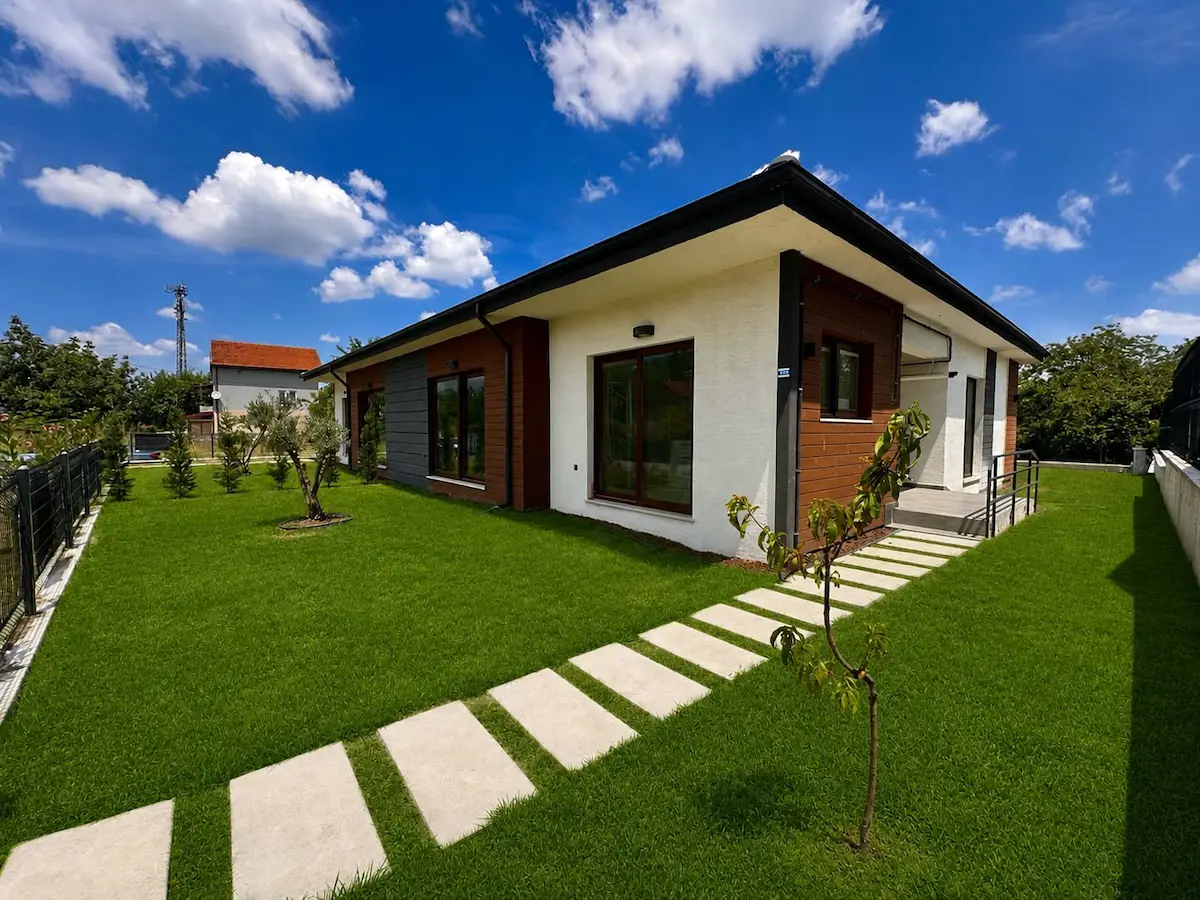 REMAX ŞABAN KARAKAŞ TAN SATILIK MÜSTAKİL BAHÇELİ SIFIR 3+1 2
