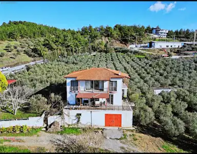 KUŞADASI YAYLAKÖY DE 40 DÖNÜM SATILIK ARAZI DENİZ MANZARALI DUBLEKS 4+1  İKİ  PARSEL TEK TAPU