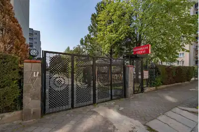 REMAX LEON ÖZLÜCE GÖNÜLLER SITESINDE BAKIMLI SATILIK 4+1 DAIRE
