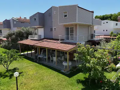KUŞADASI DAVUTLAR YAKAMOZ SİTESİ 4+1 TRİPLEX YAZLIK