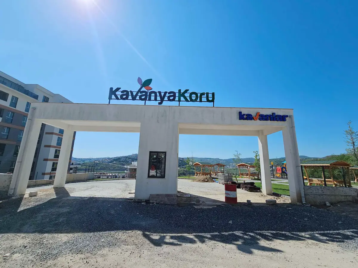 REMAX MYRADAN KAVANYA KORU SİTESİ ARAKAT MANZARALI 3+1 DAİRE