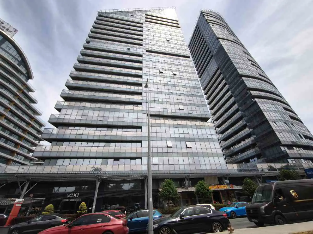 BATIŞEHİR K1 BLOK İÇİ FULL YAPILI MOBİLYALI BOŞ KİRALIK OFİS