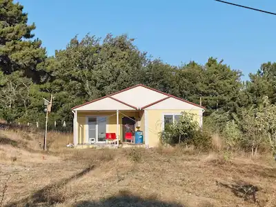 REMAX HÜR'DEN GEYVE DOĞANCIL MAHALLESİNDE YAPI KAYIT BELGELİ SATILIK EV VE ARAZİ 
