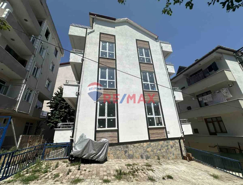 ŞEHİTLER MAHALLESİ'NDE SIFIR BİNADA SATILIK ARAKAT