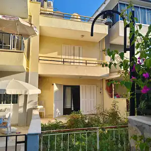 KUŞADASI YAVANSU MH.İLKER SITESI'NDE DUBLEKS YAZLIK-DAIRE FIYATINA