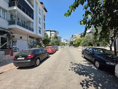 REMAX PİN'DEN GİRNE MAHALLESİ’NİN EN DEĞERLİ KONUMUNDA KİRALIK 2+1 KÖŞE DAİRE