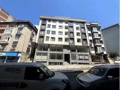 ŞİŞLİ MECİDİYEKÖY'DE CADDE ÜZERİ 288 M² NET KULLANIM ALANLI, ASMA KATLI SATILIK DÜKKAN