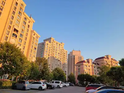 BÜYÜKÇEKMECE PELICAN HILL'DE GÖL MANZARALI GENİŞ 2+1 SATILIK