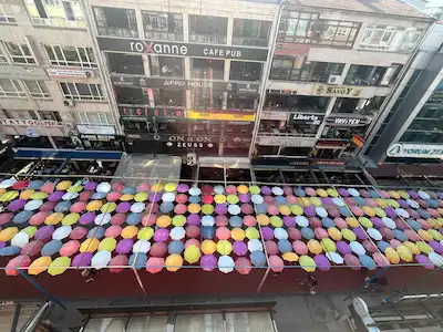 KIZILAY KONUR SOKAK ASANSÖRLÜ OTOPARKLI 200 M2 SATILIK 3+1 DAİRE