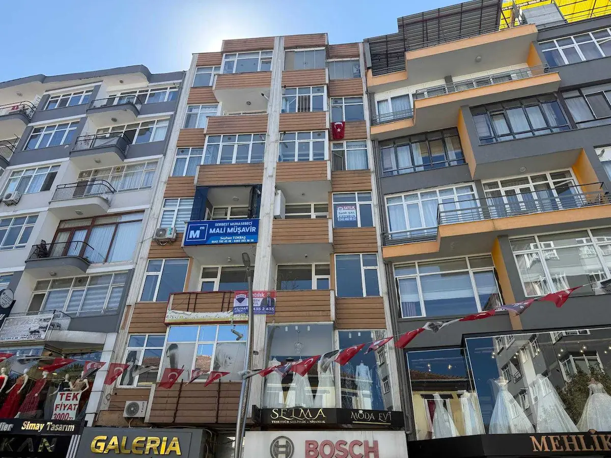 İLKADIM ÇİFTLİK C.ÜZERİNDE SATILIK DAİRE