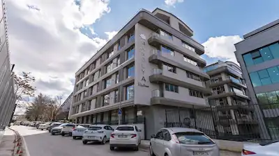 MANOLYA REZİDANS A BLOK’TA ŞEREFİYESİ YÜKSEK KİRALIK BÜYÜK TİP 1+1