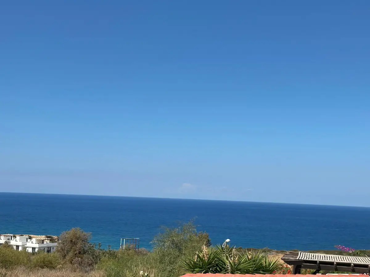 GİRNE ESENTEPE MERKEZ’DE GÜNEY CEPHELİ, EŞYALI 3+1 MÜSTAKİL EV | KREDİ & TAKAS UYGUN