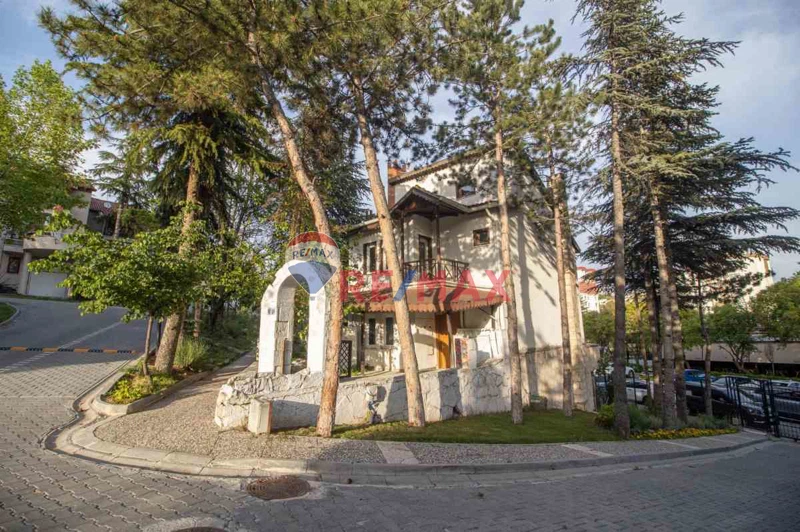 KORU MAH.DOĞA SITESI SATILIK İŞ YERINE UYGUN KÖŞE VILLA
