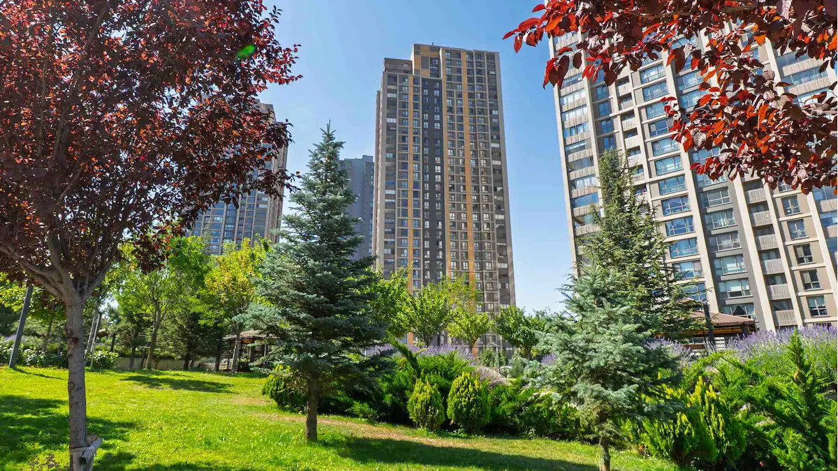 ATABİLGE AKA'DA MANZARALI SOSYAL DONATILI SATILIK 5+1 DAİRE