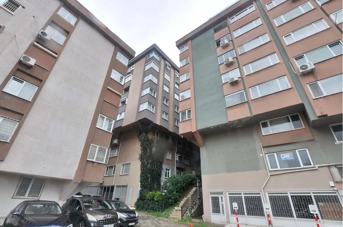 EMAAR VE AKASYAYA YAKIN, GÜVENLIKLI SIMGEKENT'TE SATILIK 3+1