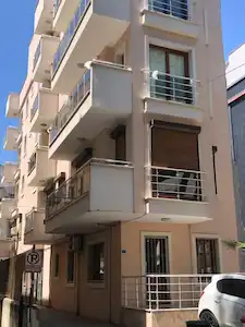 BORNOVA KÜÇÜK PARKTA GENÇ BINADA SATILIK 3+1 DAIRE