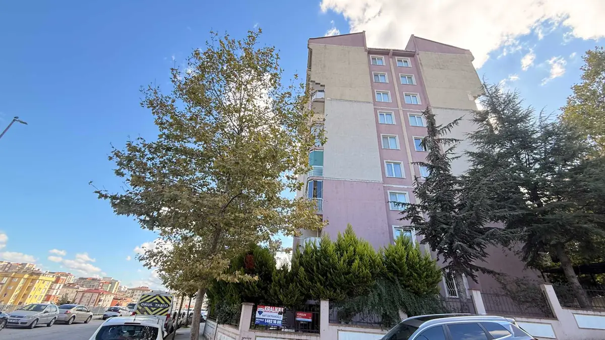 REMAX NAFİ'DEN PENDİK KURTKÖY İBB MESKEN KONUTLARINDA TADİLAT GÖRMÜŞ KİRALIK 2+1 DAİRE