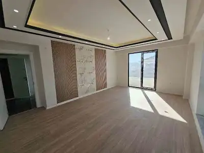 REMAX MYRADAN BAŞİSKELEDE HAVUZLU SİTEDE ARAKAT 3+1 SIFIR DAİRE