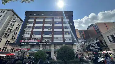REMAX PARLA BARLAS GÜRLER'DEN CUMHURİYET MEYDANINDA KİRALIK OFİS