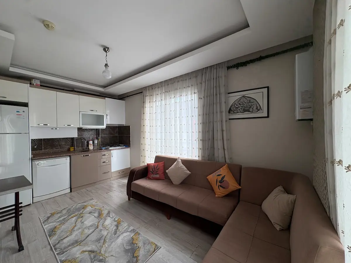 REMAX RİNA'DAN TOROS ÜNİVERSİTESİ 45 EVLER KAMPÜSÜ CİVARINDA EŞYALI 2+1 DAİRE