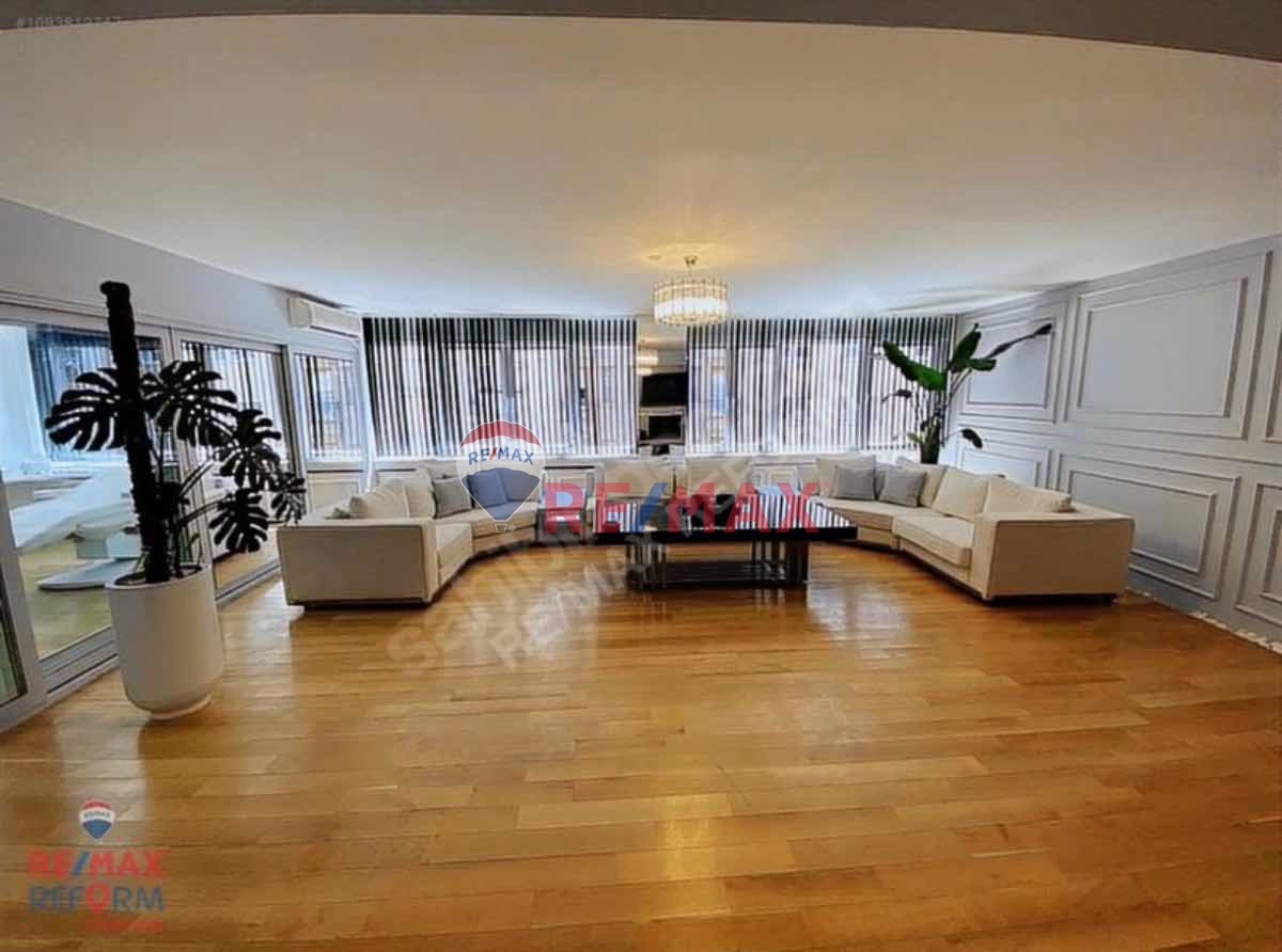 VALİKONAĞI’NDA KİRALIK İŞ YERİ 