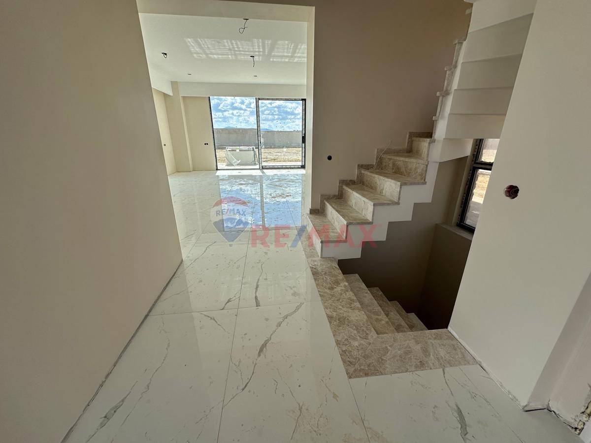 TUZLA TEPEÖREN SATILIK 300 m² 5+2 MÜSTAKİL HAVUZLU TRİPLEX VİLLA