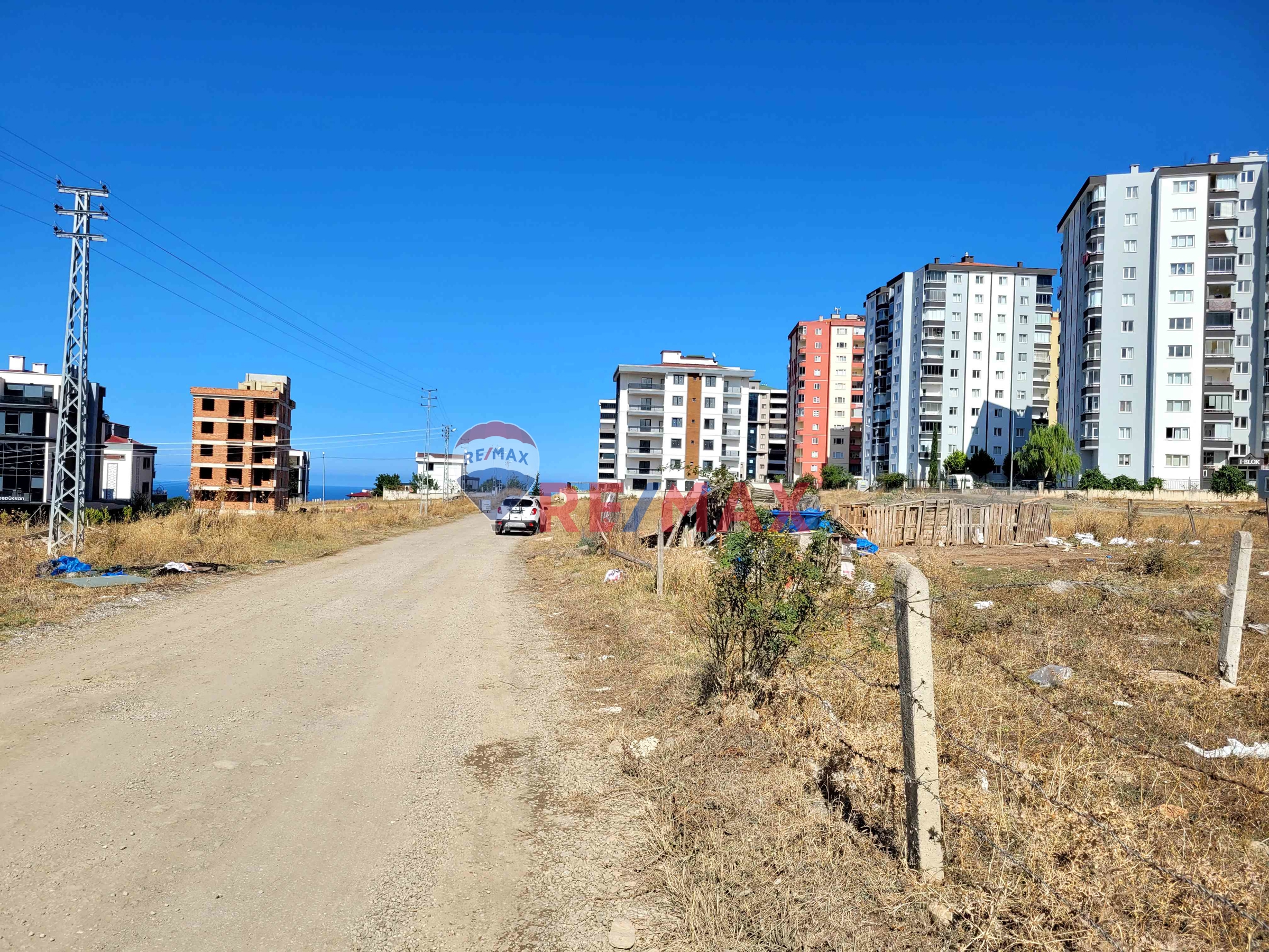 REMAX SEVCAN GÜRLEVİKTEN ATAKUM BÜYÜKOYUMCADA DENİZ MANZARALI KAT KARŞILIĞI ARSA