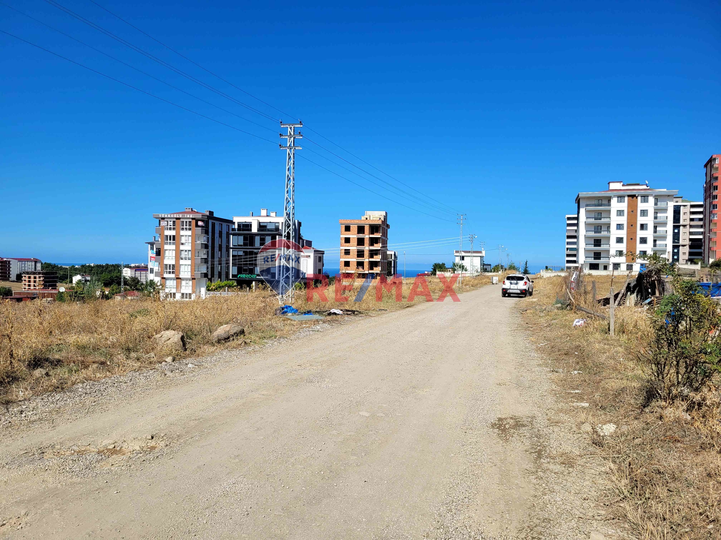 REMAX SEVCAN GÜRLEVİKTEN ATAKUM BÜYÜKOYUMCADA DENİZ MANZARALI KAT KARŞILIĞI ARSA