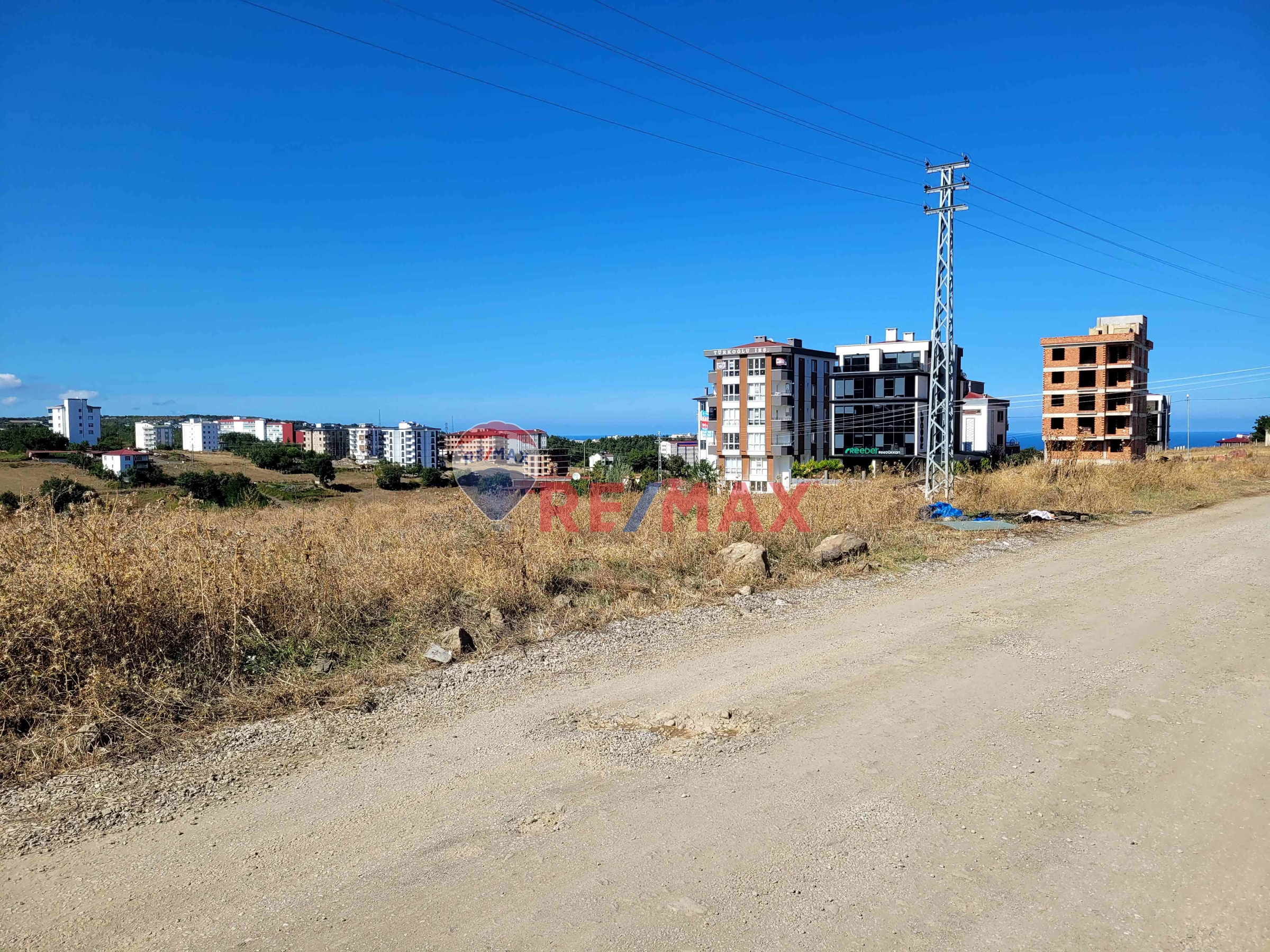 REMAX SEVCAN GÜRLEVİKTEN ATAKUM BÜYÜKOYUMCADA DENİZ MANZARALI KAT KARŞILIĞI ARSA