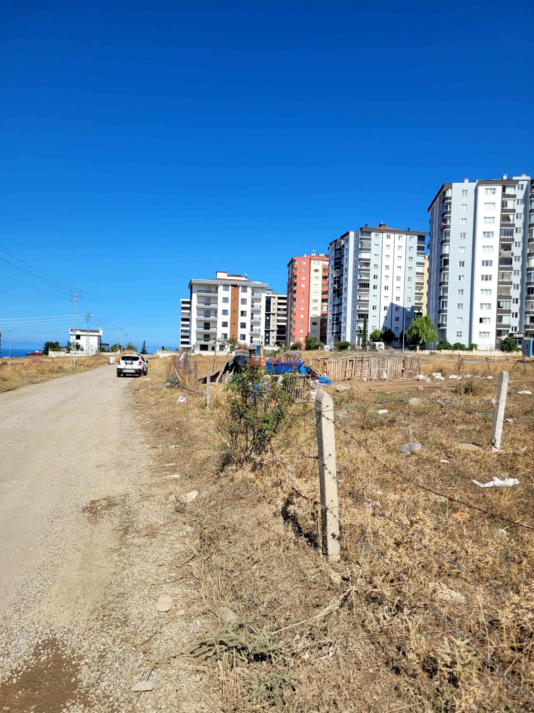 REMAX SEVCAN GÜRLEVİKTEN ATAKUM BÜYÜKOYUMCADA DENİZ MANZARALI KAT KARŞILIĞI ARSA