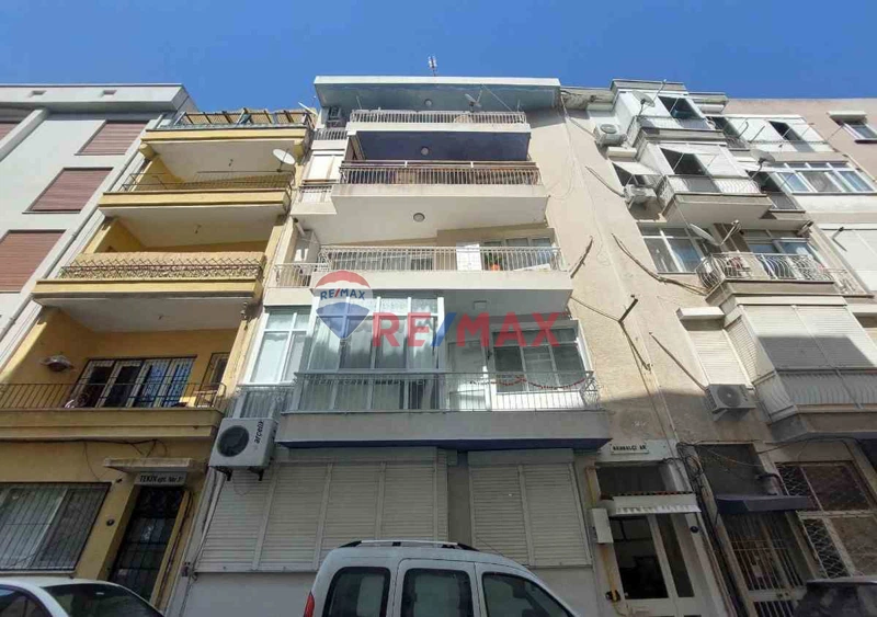 KARŞIYAKA ALAYBEY'DE - ÇARŞIYA YÜRÜME MESAFESİNDE GENİŞ SATILIK 3+1  DAİRE