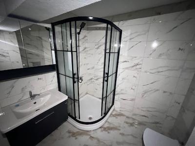 KARTEPE İBRİKDERE'DE İŞLEK CADDE ÜZERİ KİRALIK 3+1 DUBLEX DAİRE