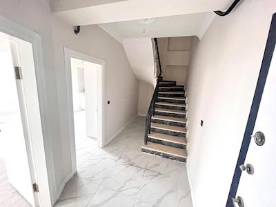 KARTEPE İBRİKDERE'DE İŞLEK CADDE ÜZERİ KİRALIK 3+1 DUBLEX DAİRE