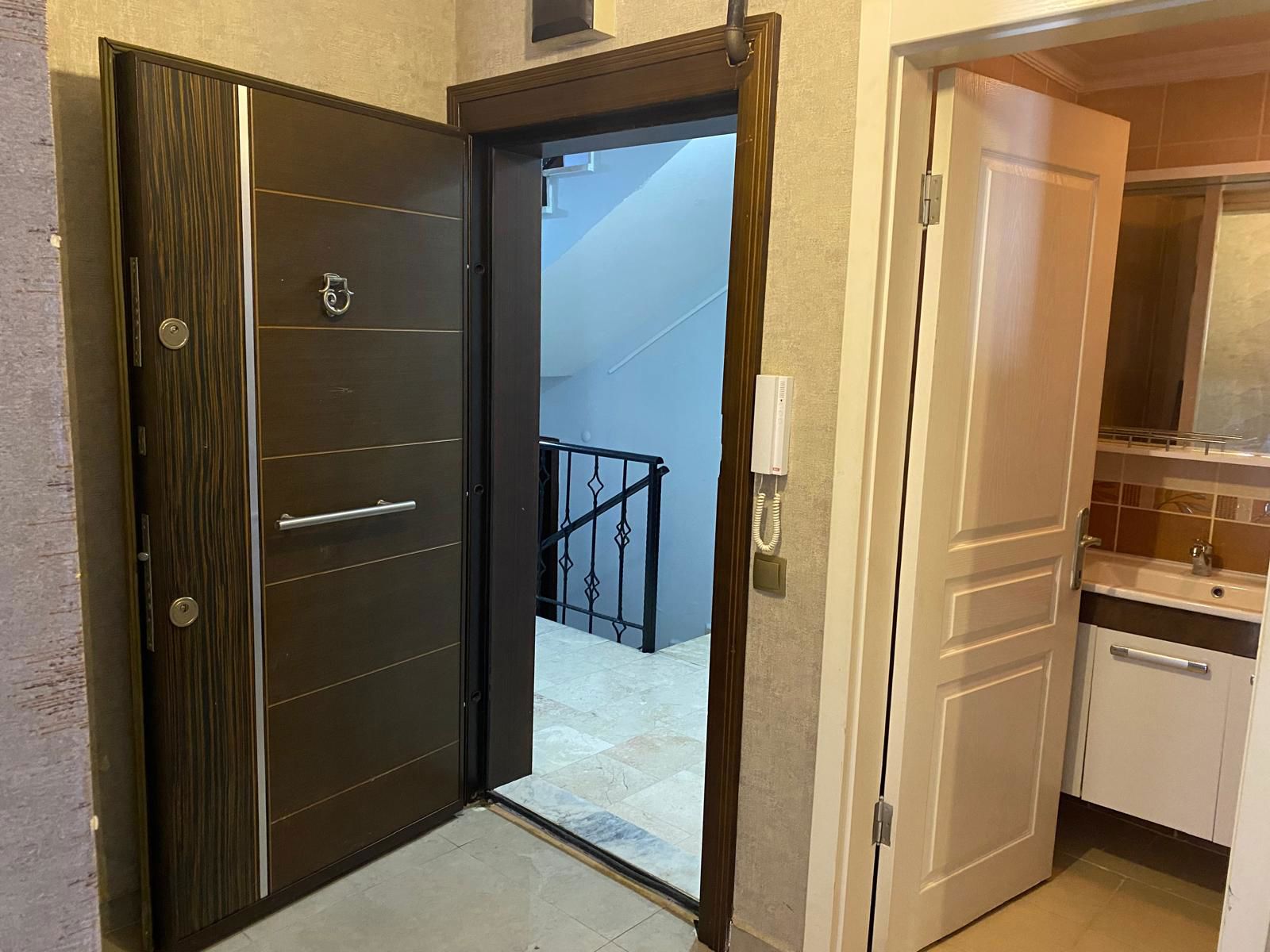 BEYLİKDÜZÜ ADNAN KAHVECİDE SİTE İÇİNDE BAKIMLI 3+1 SATILIK DAİRE