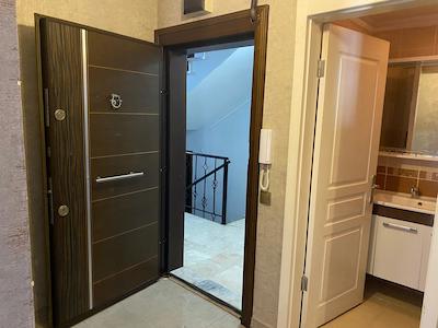 BEYLİKDÜZÜ ADNAN KAHVECİDE SİTE İÇİNDE BAKIMLI 3+1 SATILIK DAİRE