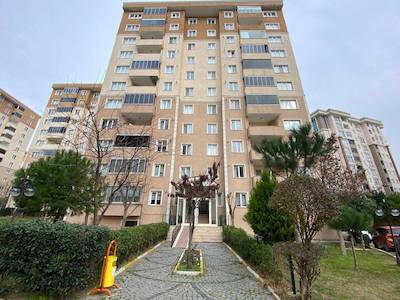 BEYLİKDÜZÜ ADNAN KAHVECİDE SİTE İÇİNDE BAKIMLI 3+1 SATILIK DAİRE
