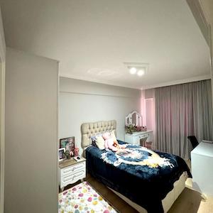 BEYLİKDÜZÜ ADNAN KAHVECİDE SİTE İÇİNDE BAKIMLI 3+1 SATILIK DAİRE